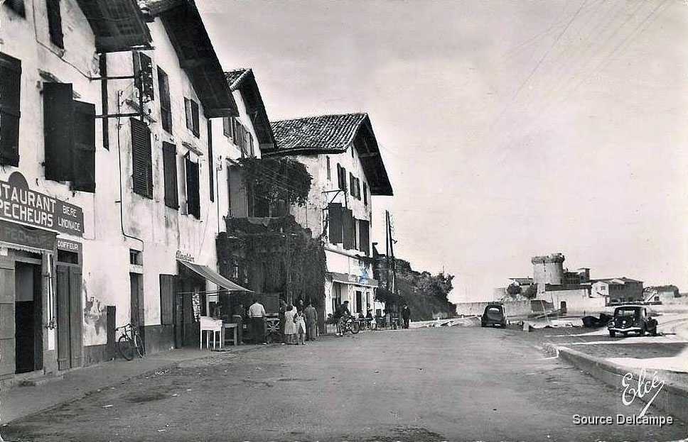 64 Saint Jean de Luz Quai du Port de Socoa.jpg